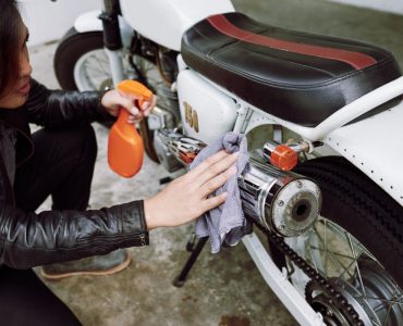 Les astuces pour nettoyer et protéger la peinture de votre moto