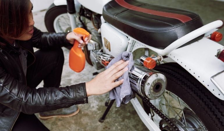 Les astuces pour nettoyer et protéger la peinture de votre moto